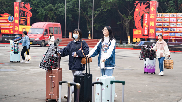 新華定向班學生赴京東實習：實地體驗電商魅力